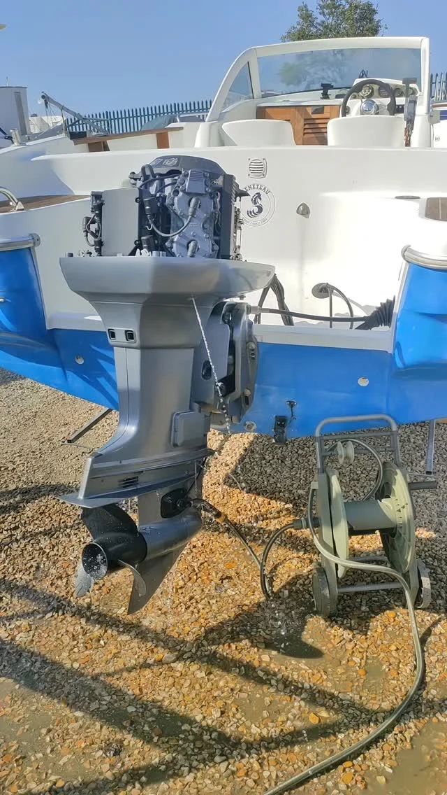 Yamaha 115 V4 outboard running on a hose after carburettor tuning.